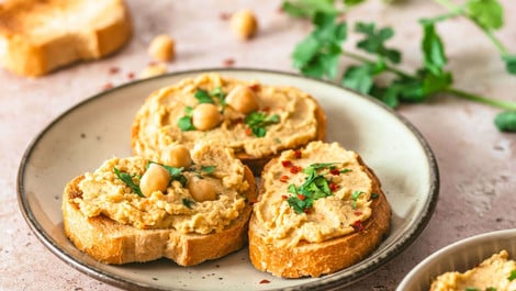 Hummus-Variante: Erdnussmus bringt den Twist