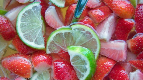 Erdbeerbowle alkoholfrei: Grundrezept und Variationsmöglichkeiten
