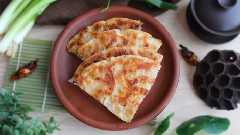 Chinesische Pfannkuchen mit Frühlingszwiebeln: Einfach und lecker