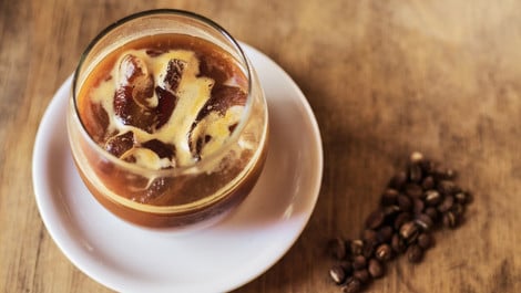 Iced Latte: Mit Pflanzendrink wird er genauso erfrischend