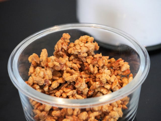 Gebrannte Sonnenblumenkerne selber machen: Einfaches Rezept Gebrannte Sonnenblumenkerne sind ein schnell gemachter süßer Snack.