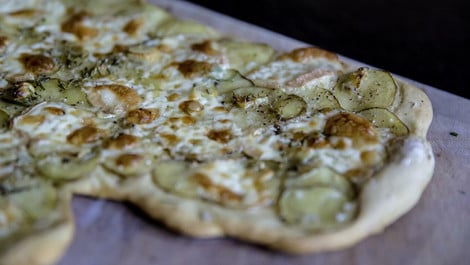 Flammkuchen mit Kartoffeln: Ein rustikales Rezept