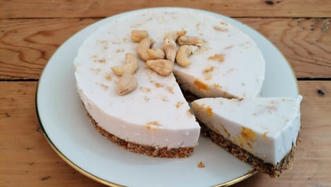 Raw Cake mit Kokos und Mango: Rezept ohne Backen