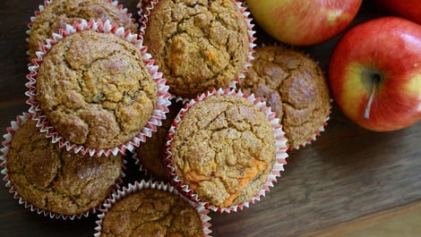 Gesund backen: Rezept für Apfelmusmuffins ohne Zucker