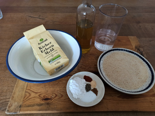 Kichererbsen-Schnitzel: Das Rezept Vegane Kichererbsen-Schnitzel: Die Zutaten sind überschaubar.
