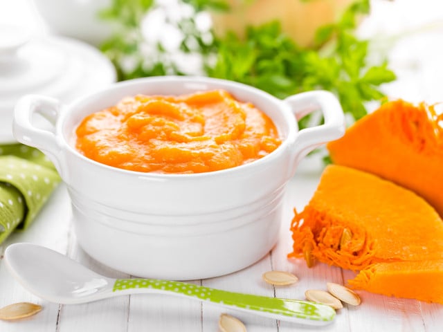 Kürbiskuchen vegan: Das Rezept Für den veganen Kürbiskuchen brauchst du gekochtes Kürbisfruchtfleisch.