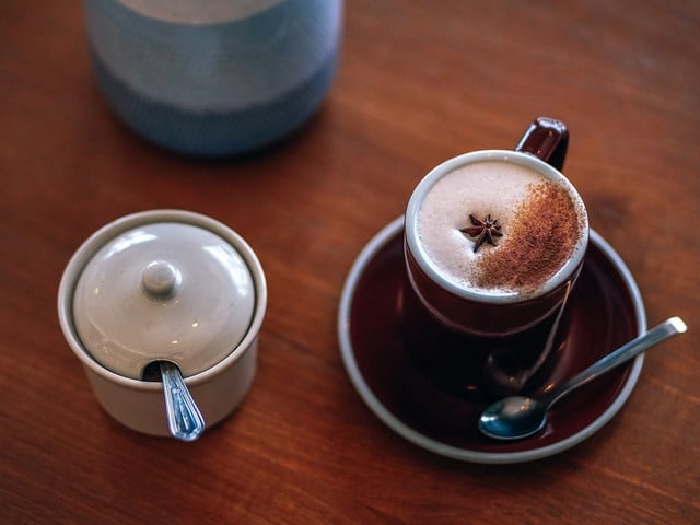 2. Rezept: Würziger Rooibos Chai ohne Koffein Verwende im Rezept Barista-Pflanzenmilch, damit der Chai Latte schaumig wird.