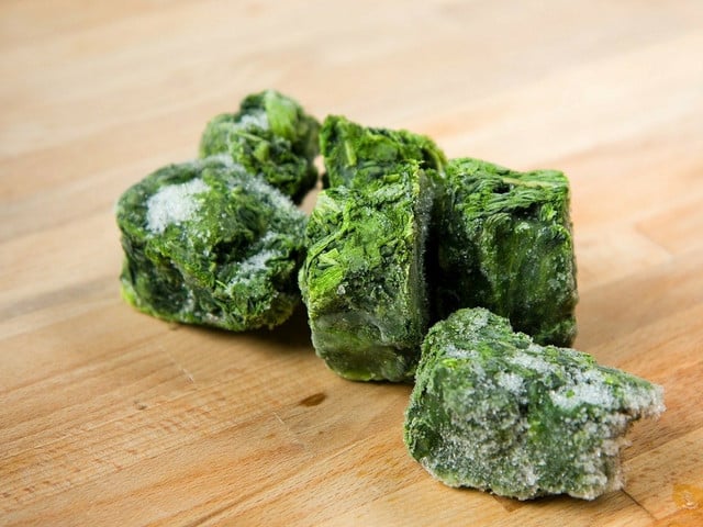 Rezept für vegane Maultaschen mit Spinat Den aufgetauten Spinat solltest du vor der Verwendung gut ausdrücken.