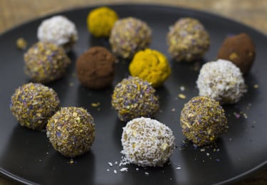 Energyballs mit Walnüssen