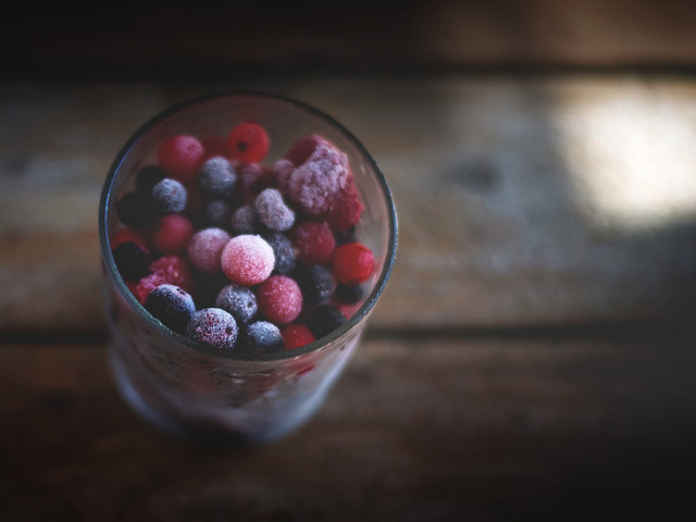 Für das Beeren-Crumble kannst du Brombeeren, Himbeeren, Blaubeeren, Erdbeeren und Johannisbeeren verwenden.