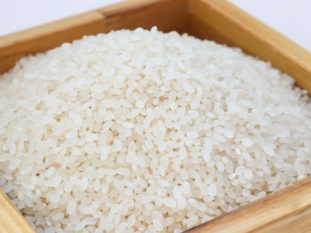 Sushi-Reis ist die Grundlage für das Sushi Bake.