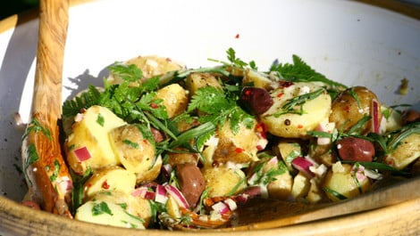 7-Tassen-Salat: Leckeres Rezept für den Sommer