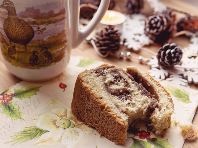 Kärntner Reindling: Traditionelles Rezept Der Kärntner Reindling ist für seine saftige Nussfüllung bekannt.