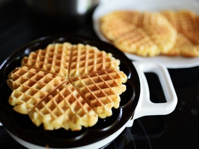 Die Teigmischung eignet sich auch prima für Apfelmuskuchen oder fruchtige Waffeln.