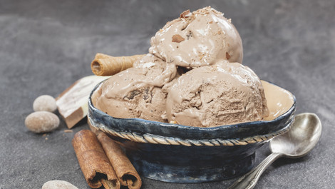 Cremiges Zimteis-Rezept mit veganer Variante