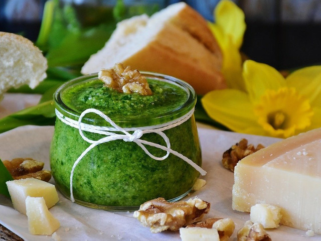 Spargelpasta: Tipps und Variationen Das Bärlauchpesto kannst du auch mit Walnüssen zubereiten.