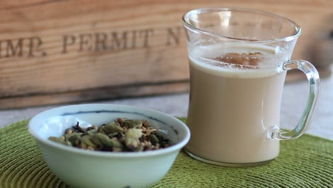 Chai Latte selber machen: 3 leckere Rezepte – klassisch und vegan