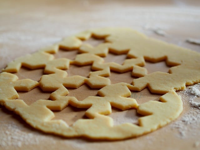 Süße Kräuterkekse: Rezept mit Rosmarin, Thymian und Salbei Für die Kräuterkekse brauchst du als Basis Mürbeteig.