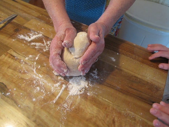 Backe Dinkelkese ganz einfach mit wenigen Zutaten selber. 