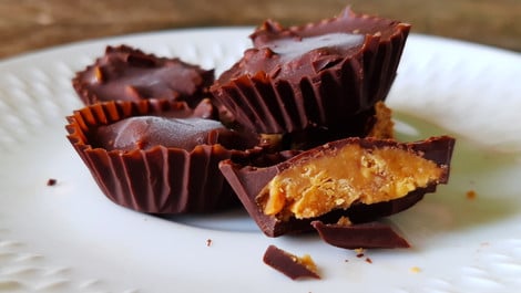 Reese’s Cups: Rezept für vegane Erdnussbutter-Schoko-Törtchen